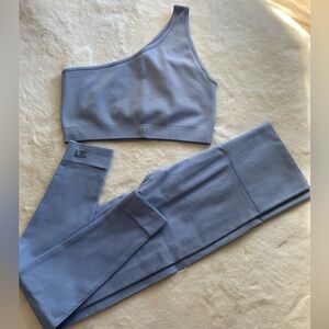 Set active seamless leggings and matching one shoulder bras